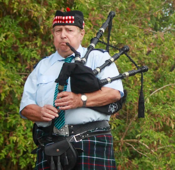Roger Scholes, Piper